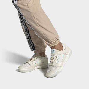 Adidas sneakers women US 10 Chalk White EF2092 Slamcourt Star Print Shoe leather